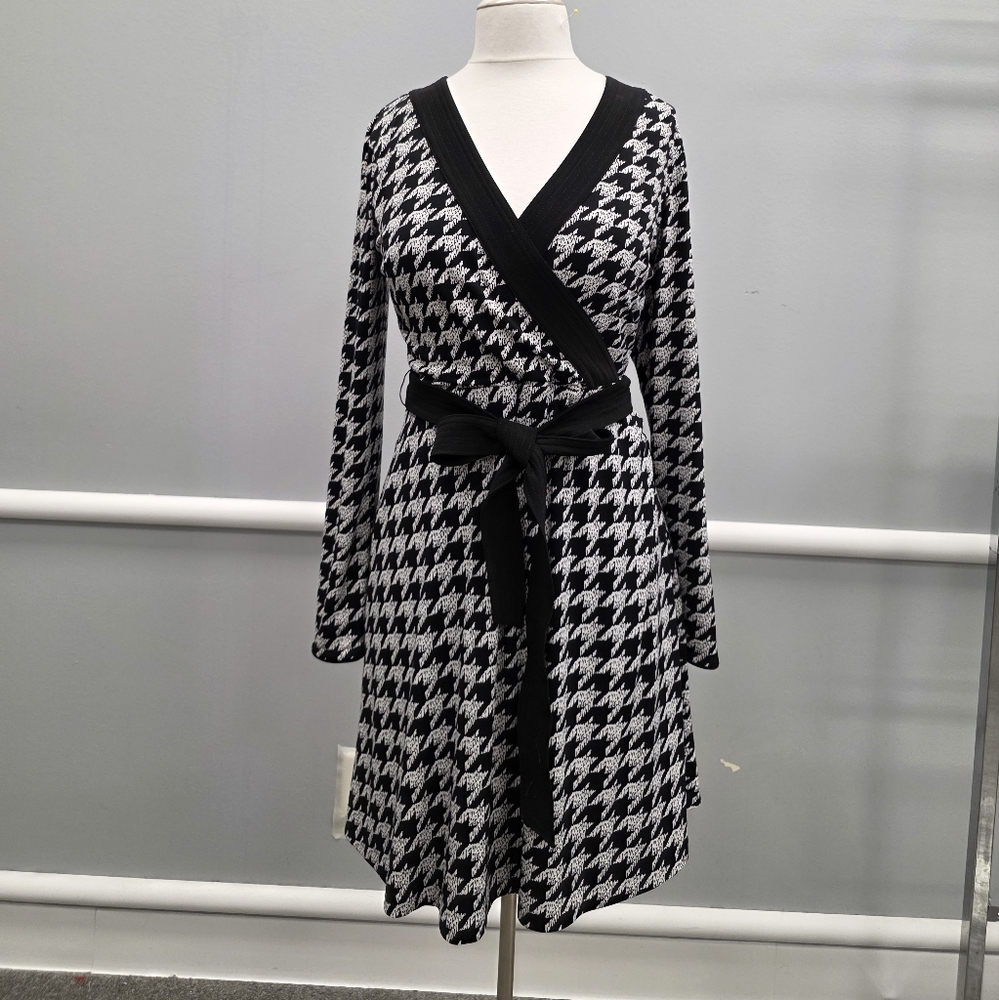 White House Black Market Black and White Houndstooth Long Sleeve Dress